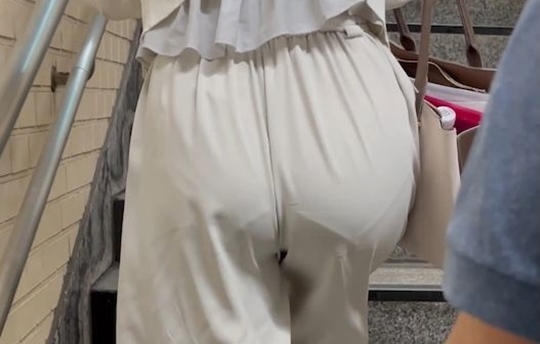 《４K・高画質》 No.1355「張り付き過ぎ！ランチ後のむっちりヒップOL」