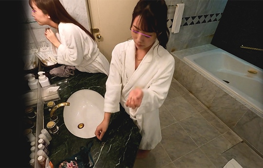 大学の女友達を隠し撮り［　えりか & みずき　］二人とも美乳すぎて何度もシコれちゃう傑作